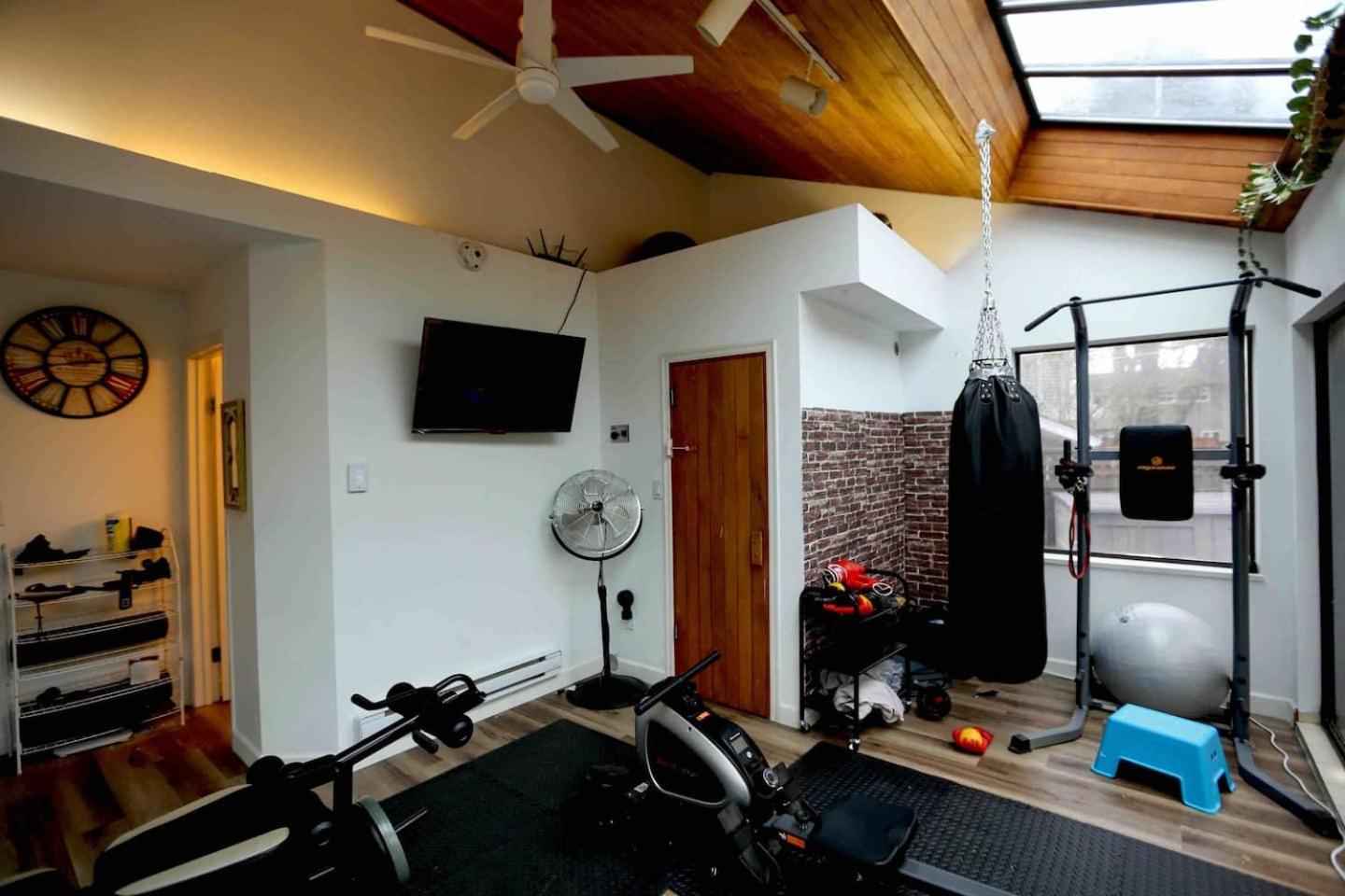 Chic Artistic Studio Suite Exceptional Luxury with Everything You Need NO need to SHARE Room