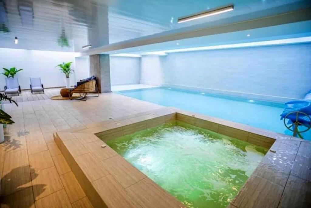 Suite lujosa piscina y jacuzzi excelente locación