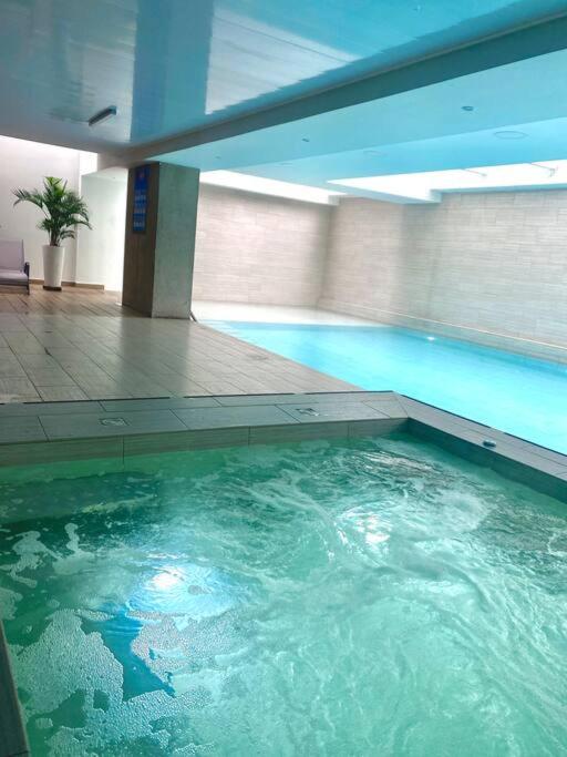 Suite lujosa piscina y jacuzzi excelente locación