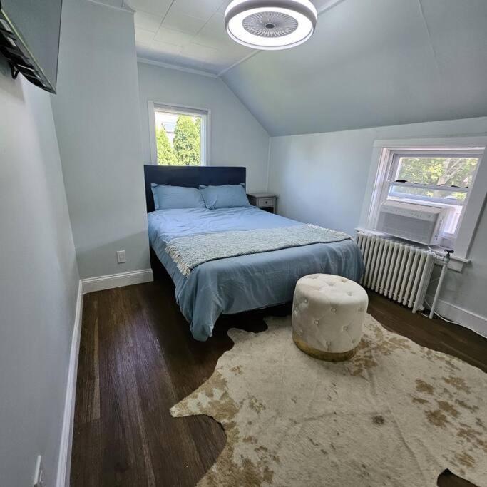 Middletown Modern Townhouse w/Private Fenced Yard - RIBryan Properties view 4