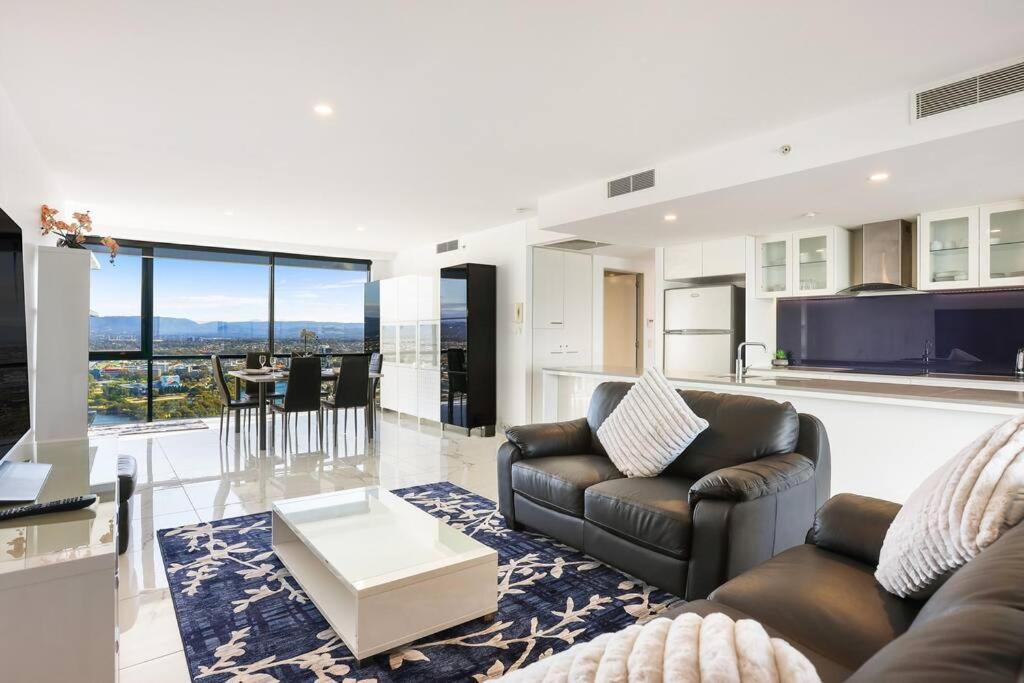 Huge Circle on Cavill 2 BRM Sleeps 6 - Optimise BNB