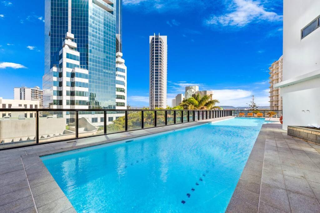 Huge Circle on Cavill 2 BRM Sleeps 6 - Optimise BNB