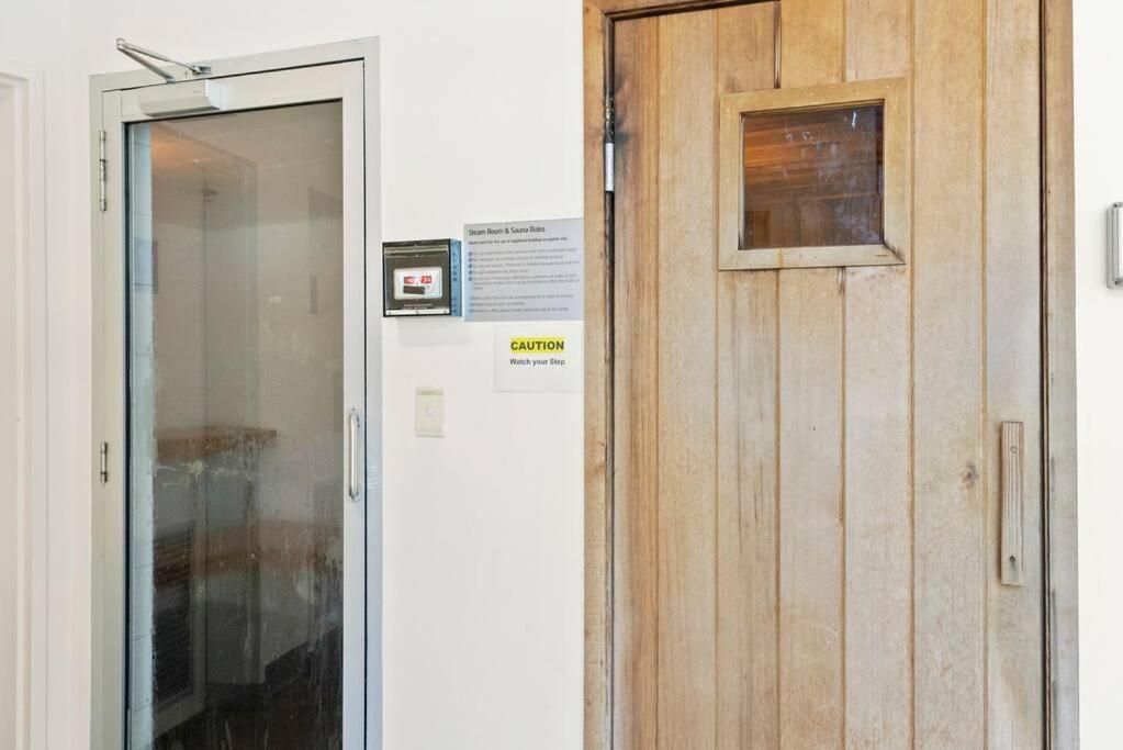 Huge Circle on Cavill 2 BRM Sleeps 6 - Optimise BNB
