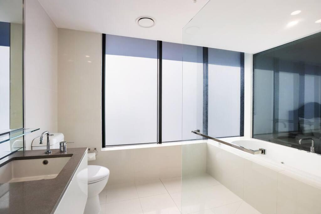 Huge Circle on Cavill 2 BRM Sleeps 6 - Optimise BNB