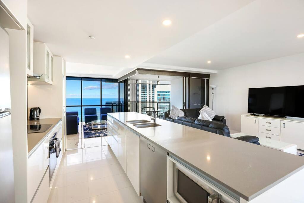 Huge Circle on Cavill 2 BRM Sleeps 6 - Optimise BNB