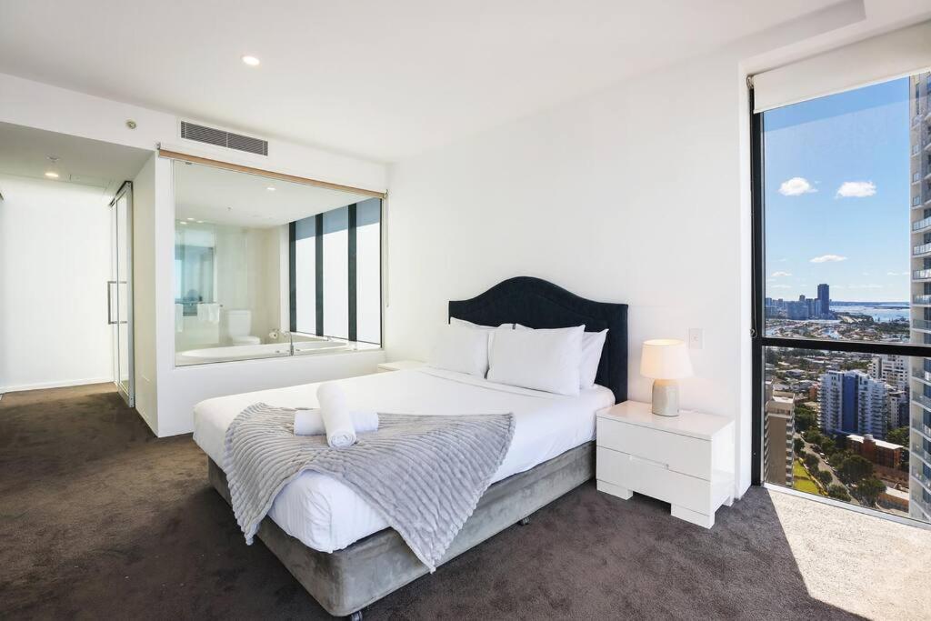 Huge Circle on Cavill 2 BRM Sleeps 6 - Optimise BNB
