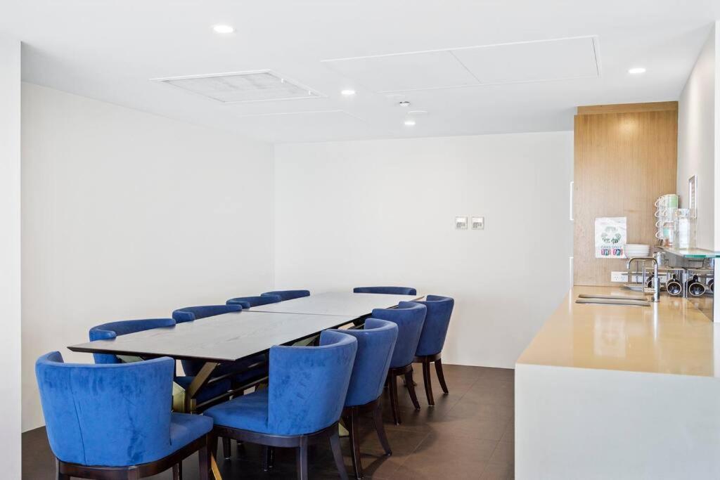 Huge Circle on Cavill 2 BRM Sleeps 6 - Optimise BNB
