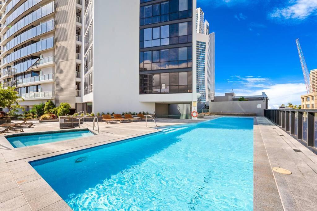 Huge Circle on Cavill 2 BRM Sleeps 6 - Optimise BNB