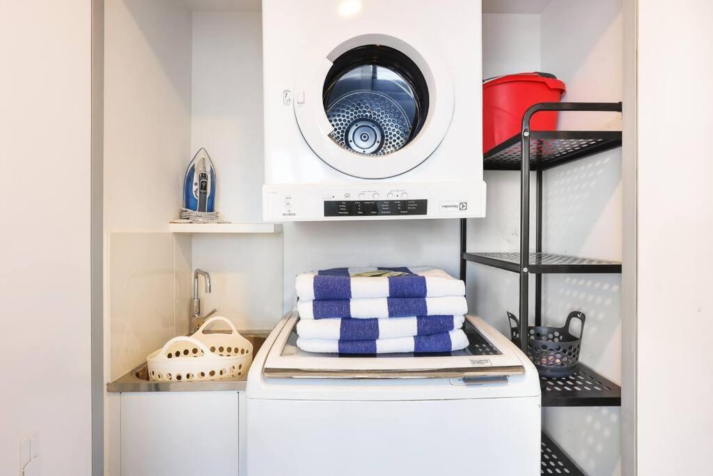 Huge Circle on Cavill 2 BRM Sleeps 6 - Optimise BNB