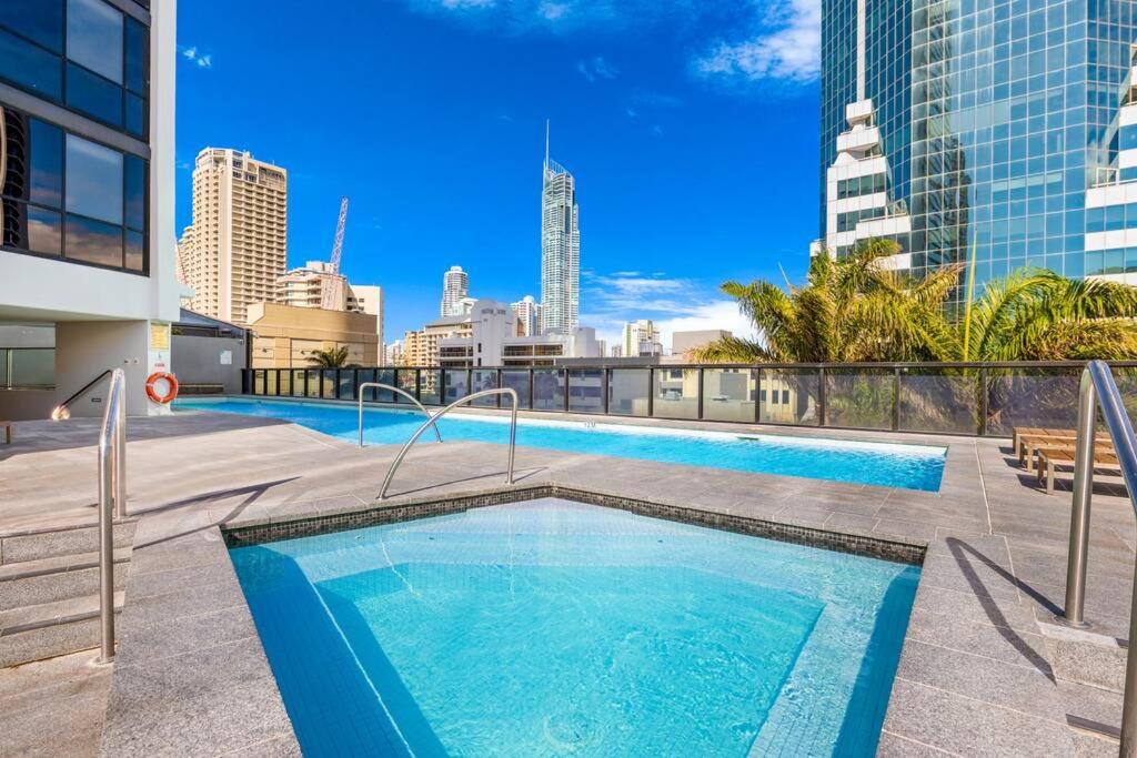 Huge Circle on Cavill 2 BRM Sleeps 6 - Optimise BNB