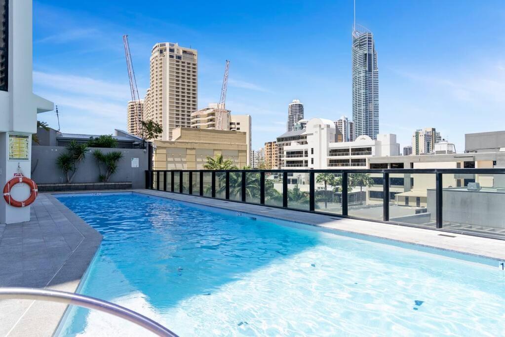 Huge Circle on Cavill 2 BRM Sleeps 6 - Optimise BNB