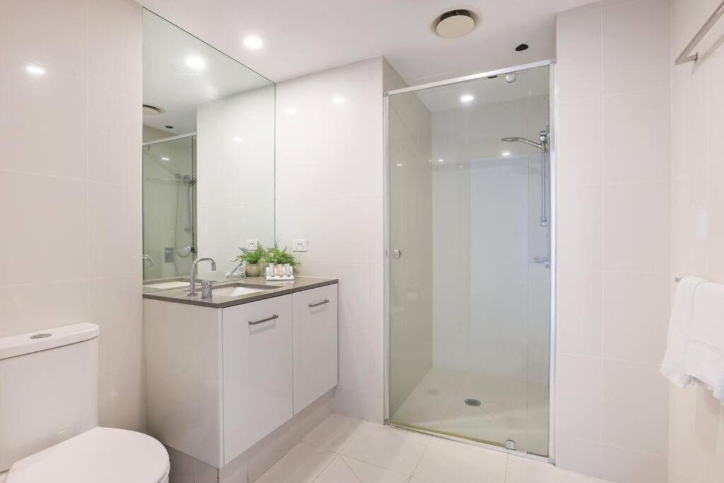 Huge Circle on Cavill 2 BRM Sleeps 6 - Optimise BNB