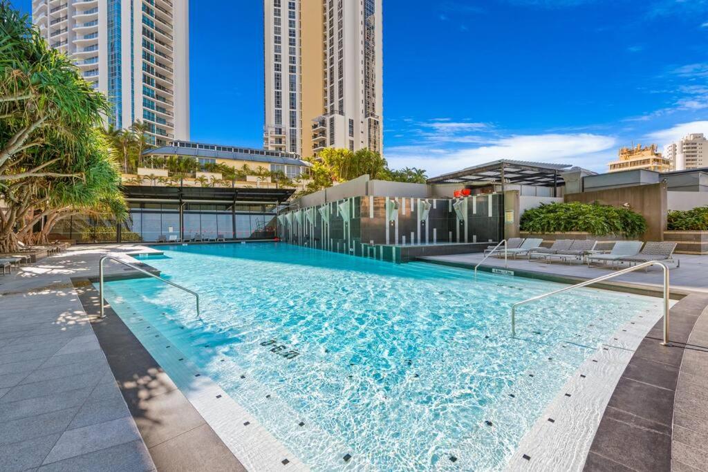 Huge Circle on Cavill 2 BRM Sleeps 6 - Optimise BNB