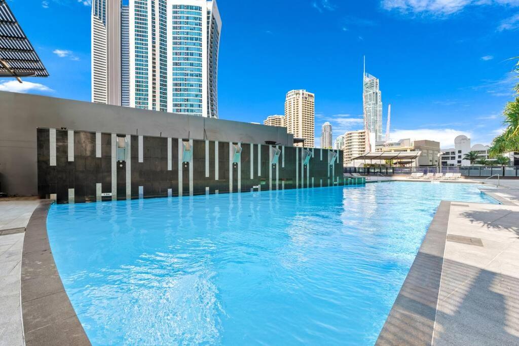 Huge Circle on Cavill 2 BRM Sleeps 6 - Optimise BNB
