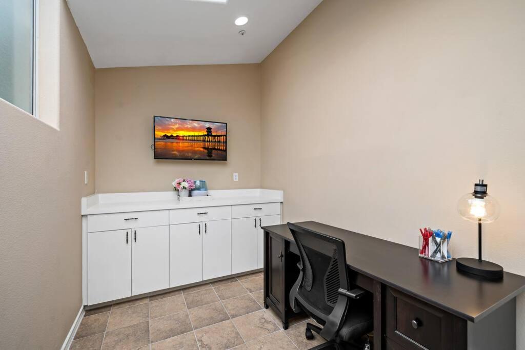 Luxury Waterfront Home in the Heart of the Harbor view 3