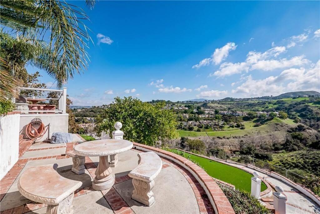 Luxury Hill Villa with Spectacular View view 4