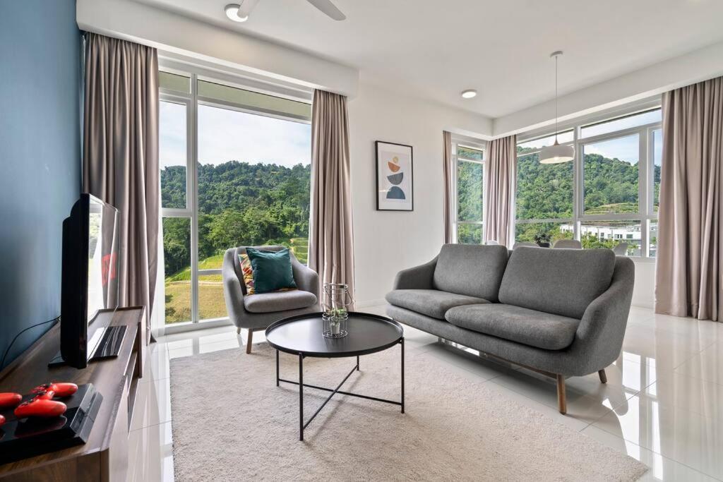 KL East Mall-TheRidge-PS4-Netflix-Forest View photo 1