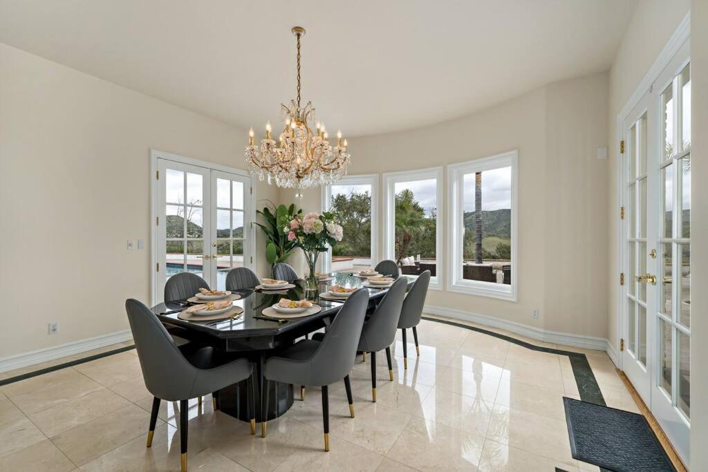 Luxury Oasis With Panoramic Views view 2