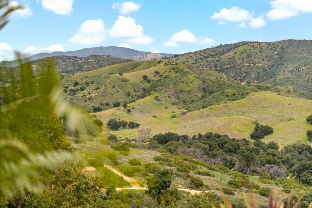 Luxury Oasis With Panoramic Views view 3