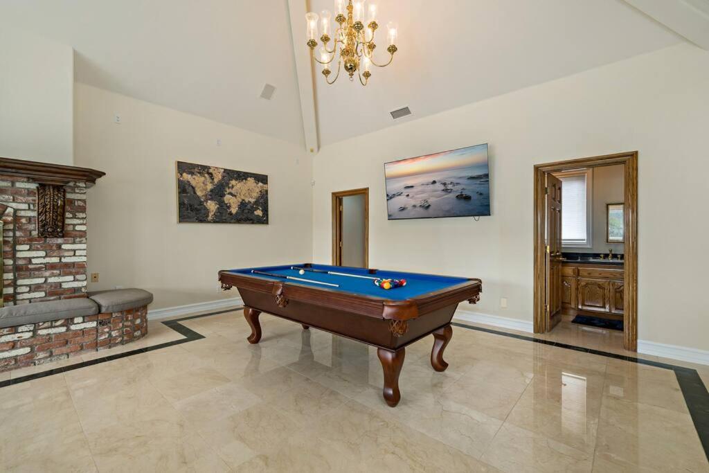 Luxury Oasis With Panoramic Views view 4