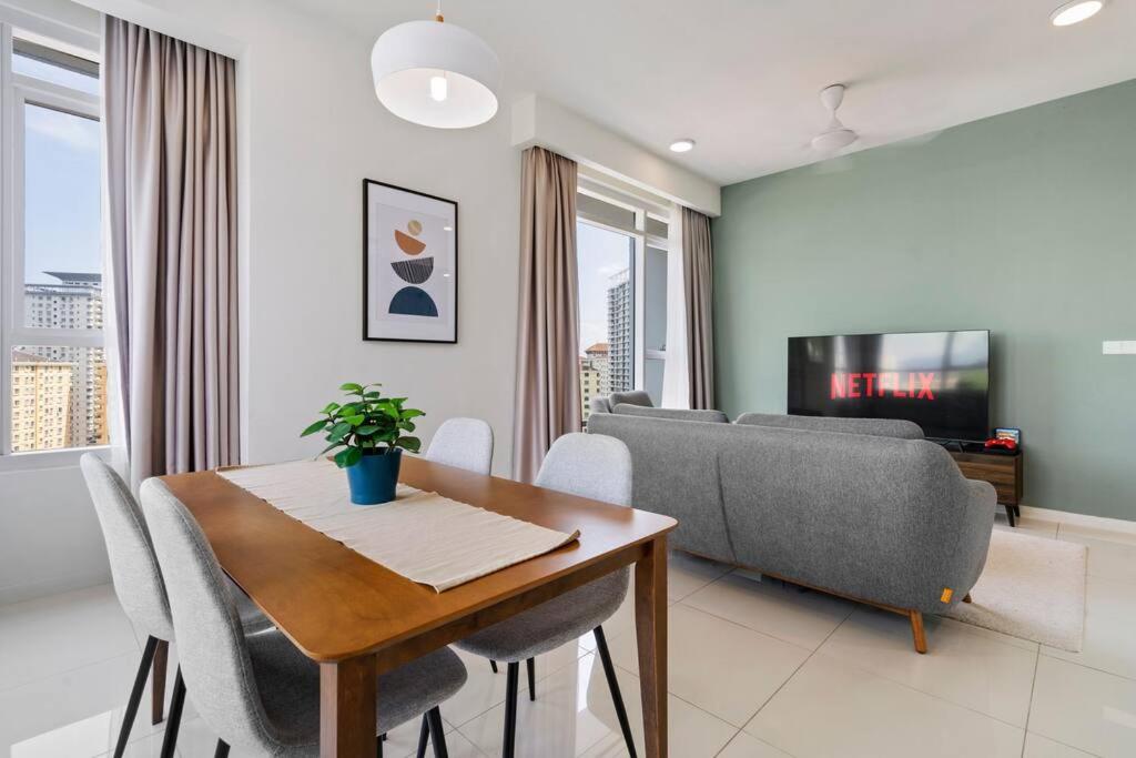 KL East Mall-TheRidge-PS4-Pool Table-Netflix