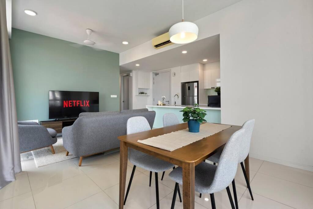 KL East Mall-TheRidge-PS4-Pool Table-Netflix