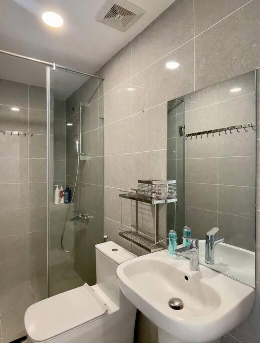 Terra Royal 2BR Condo in D3