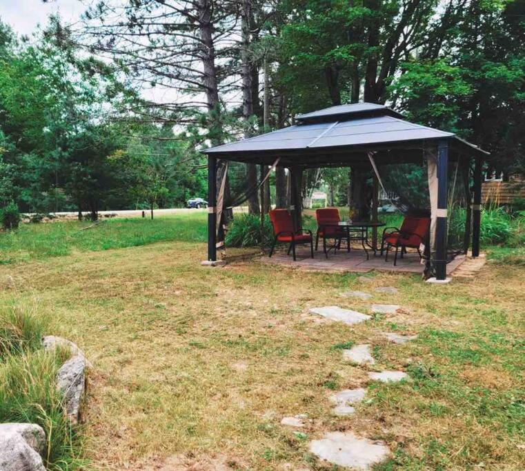 Cozy Waterfront Getaway