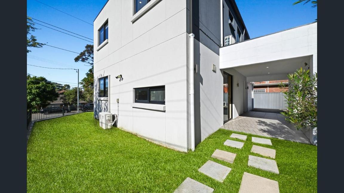 Entire house in Gymea