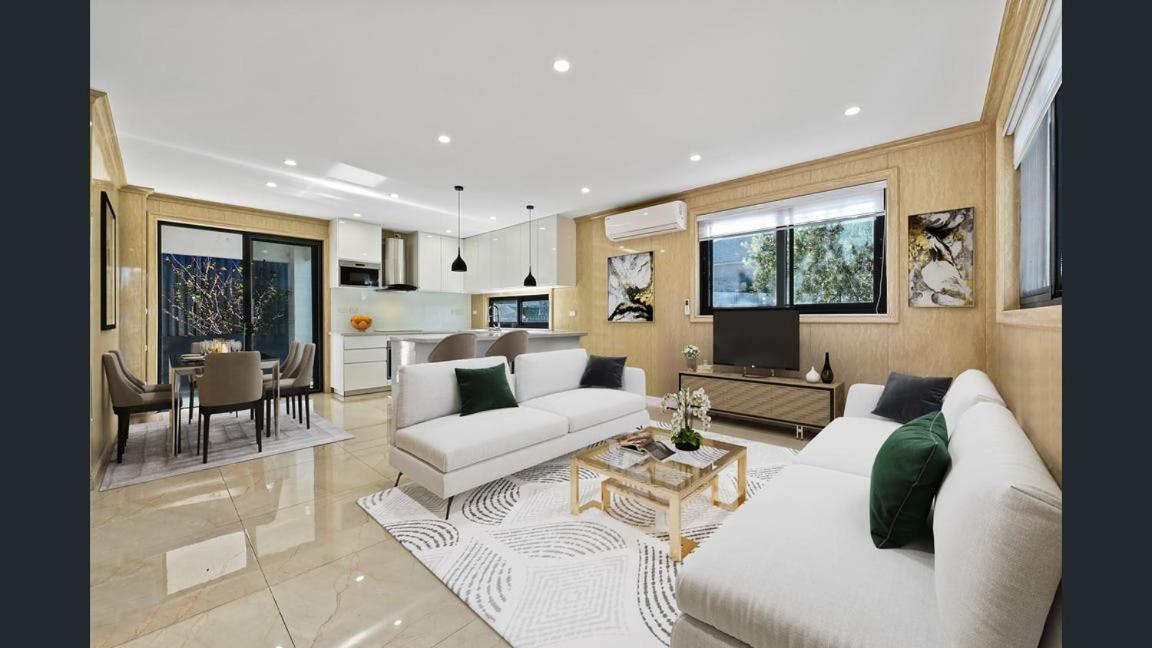 Entire house in Gymea