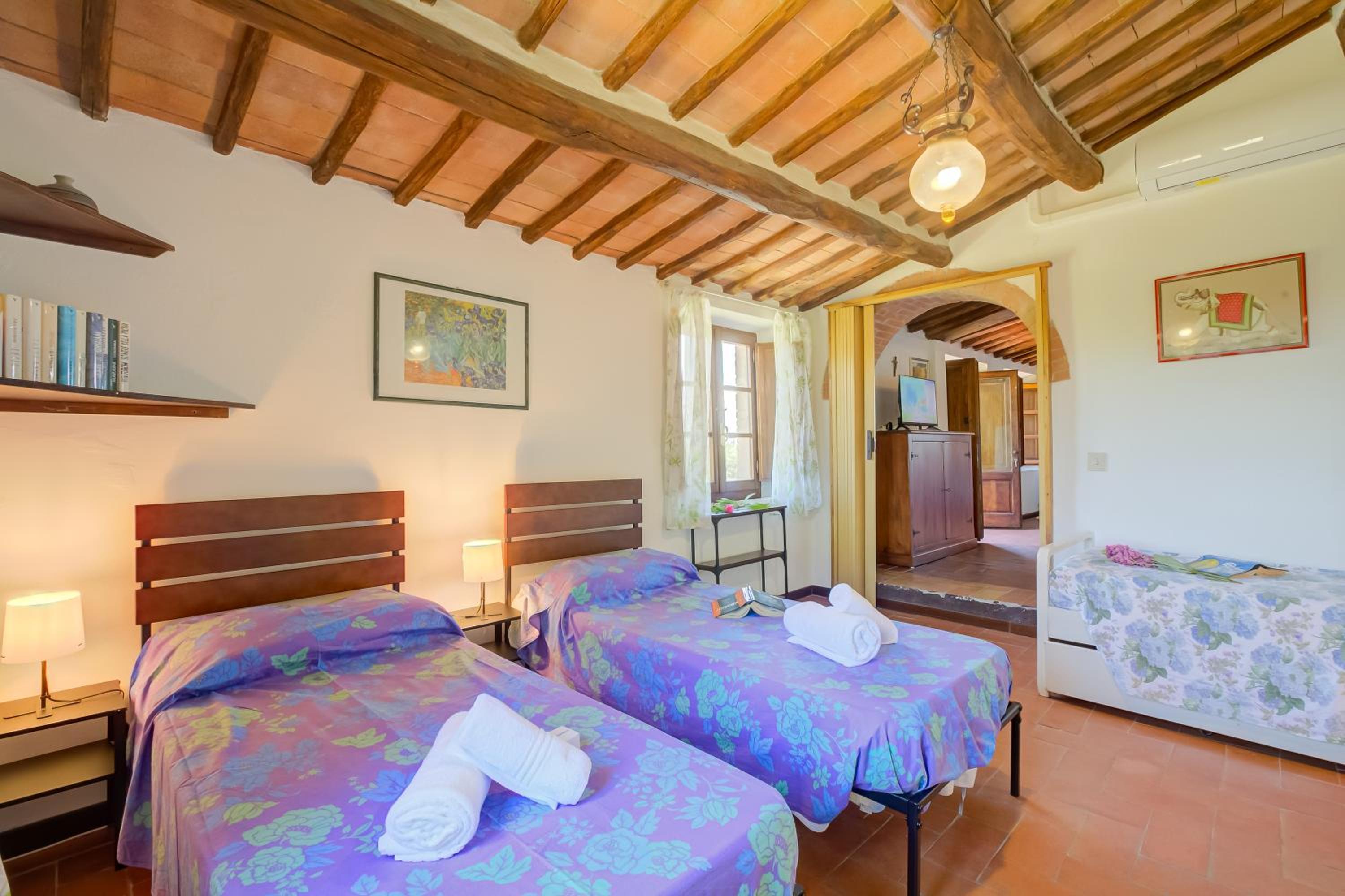 Fiore Di Mandorlo,Panoramic Chianti Hills - Happy Rentals
