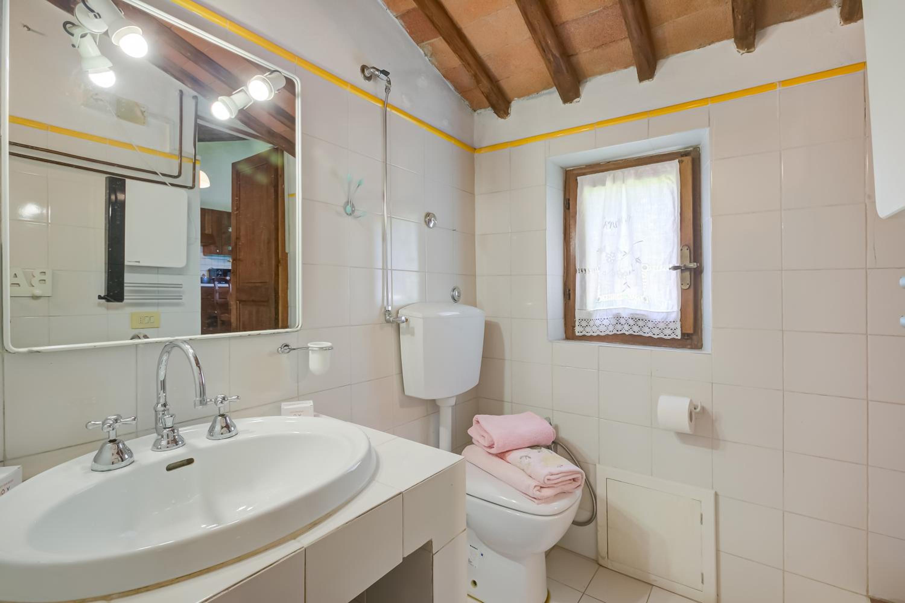 Fiore Di Mandorlo,Panoramic Chianti Hills - Happy Rentals