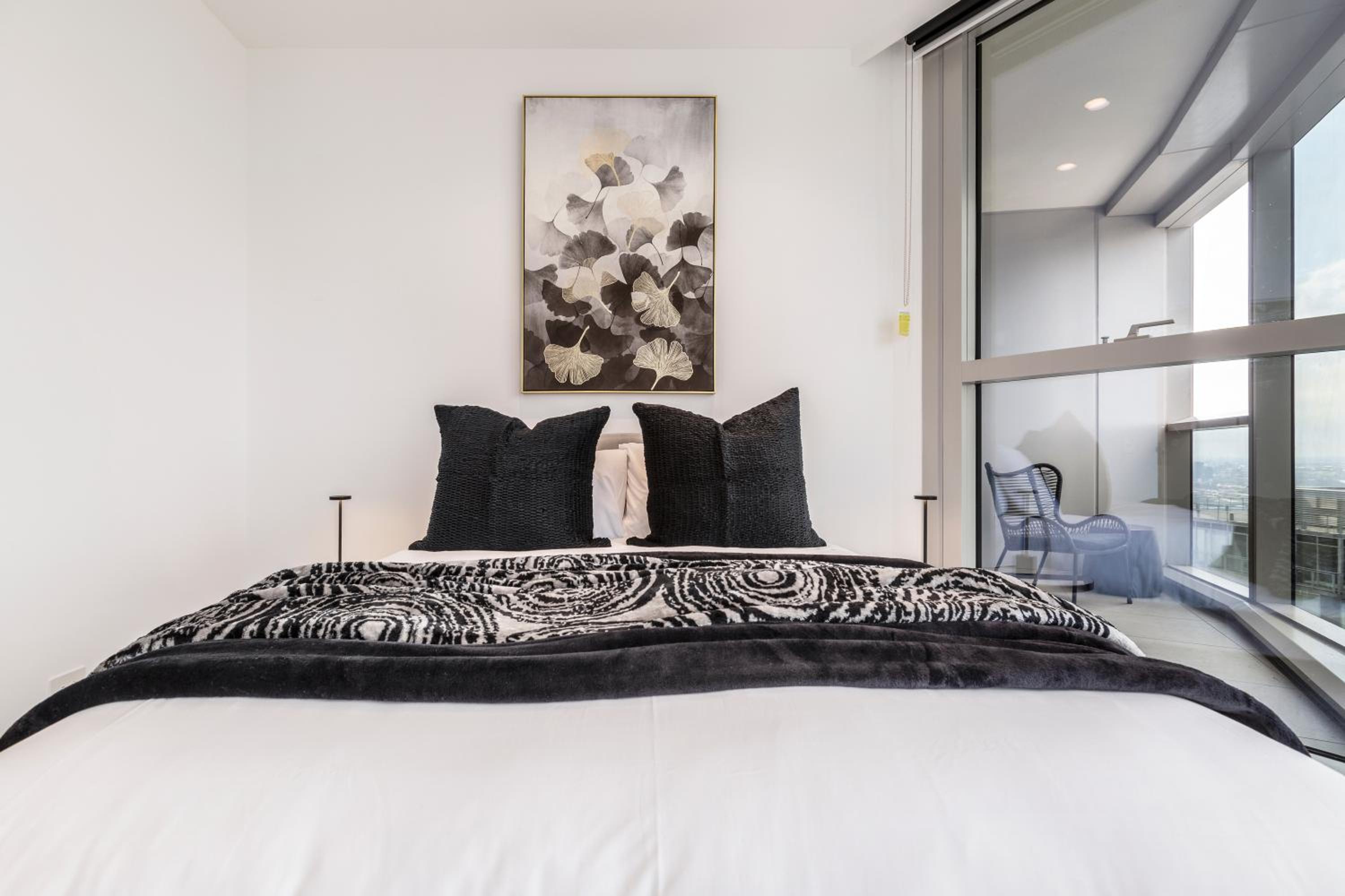 West Side Contemporary Pad in Shopping Precinct