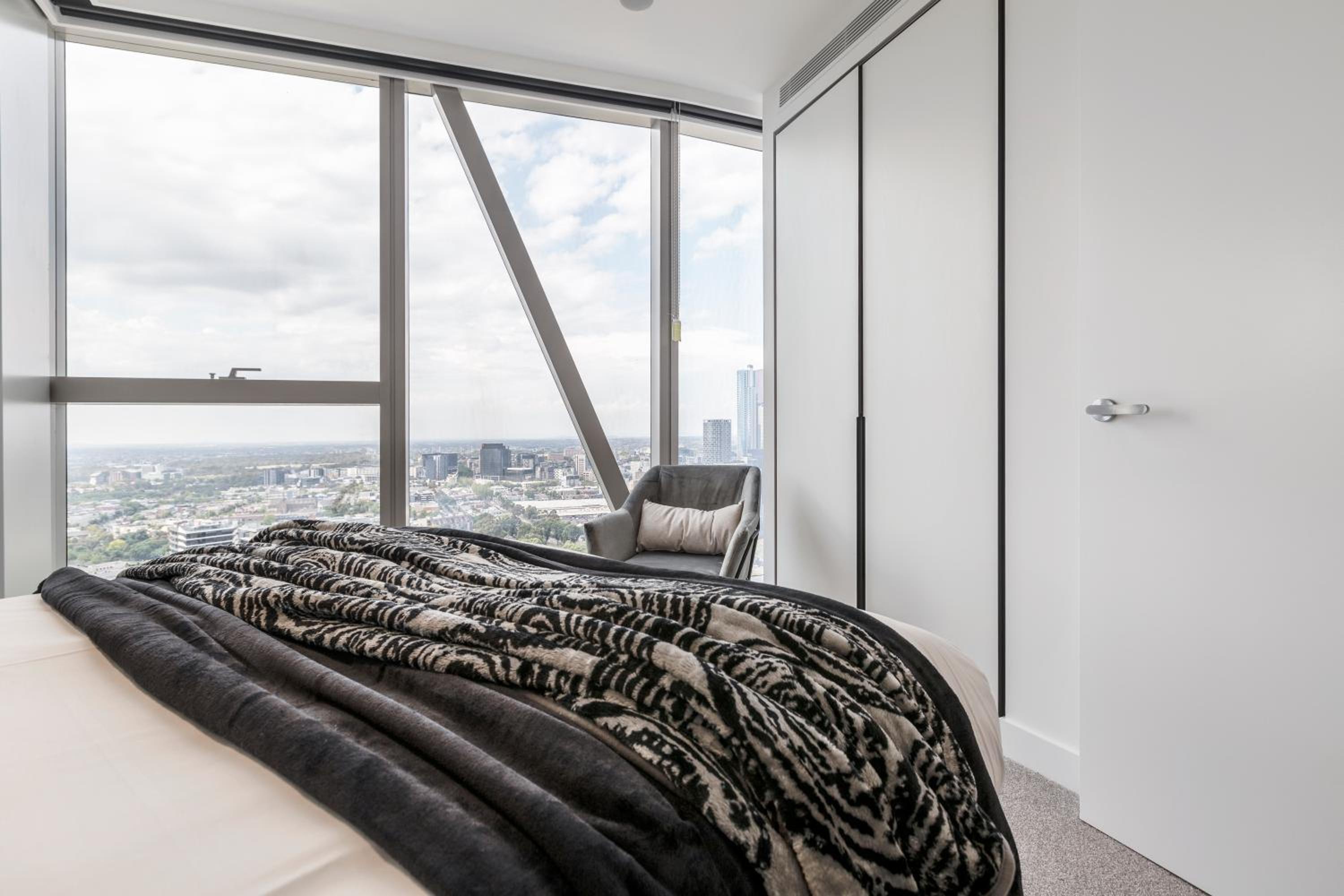 West Side Contemporary Pad in Shopping Precinct