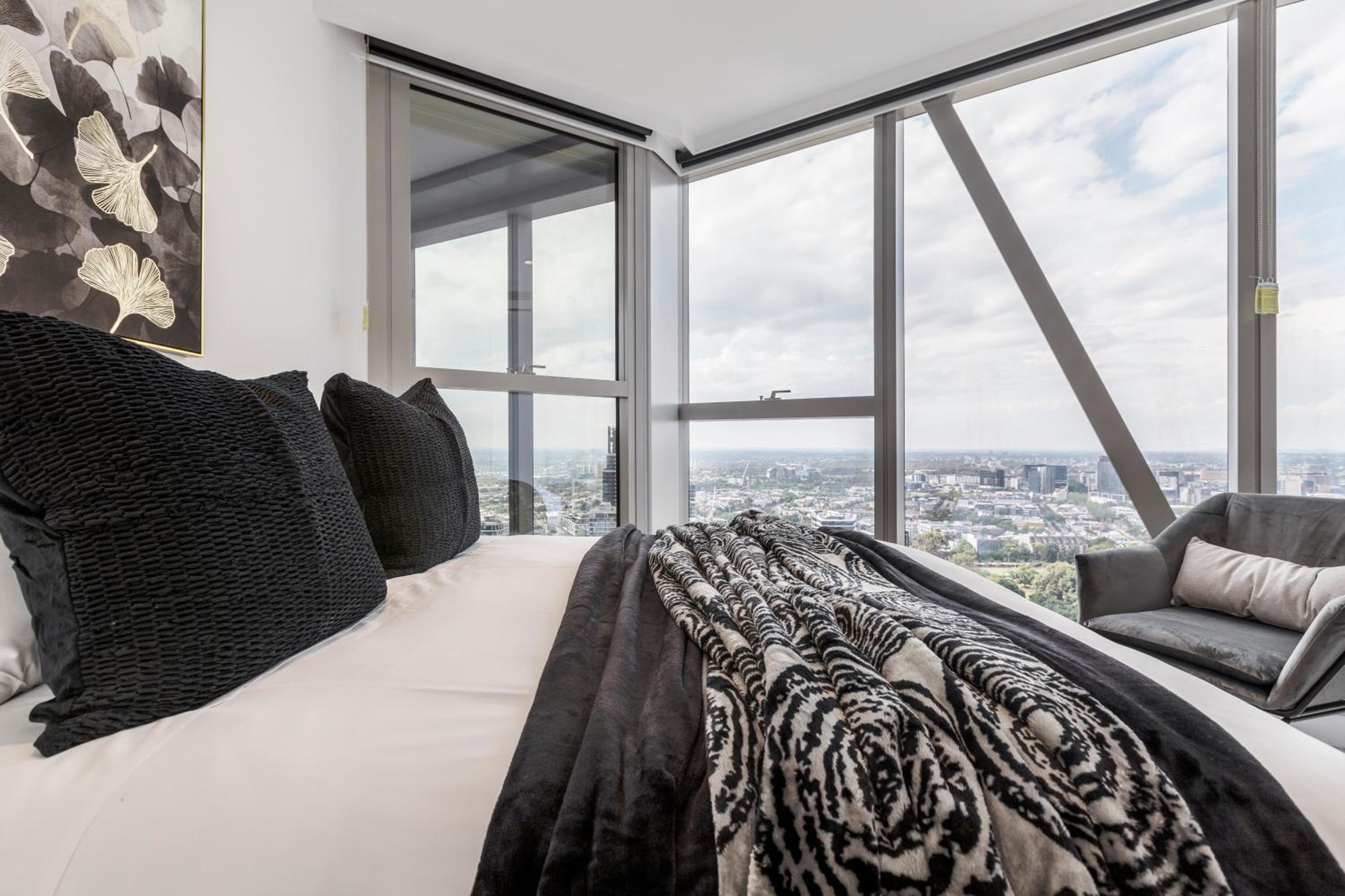 West Side Contemporary Pad in Shopping Precinct