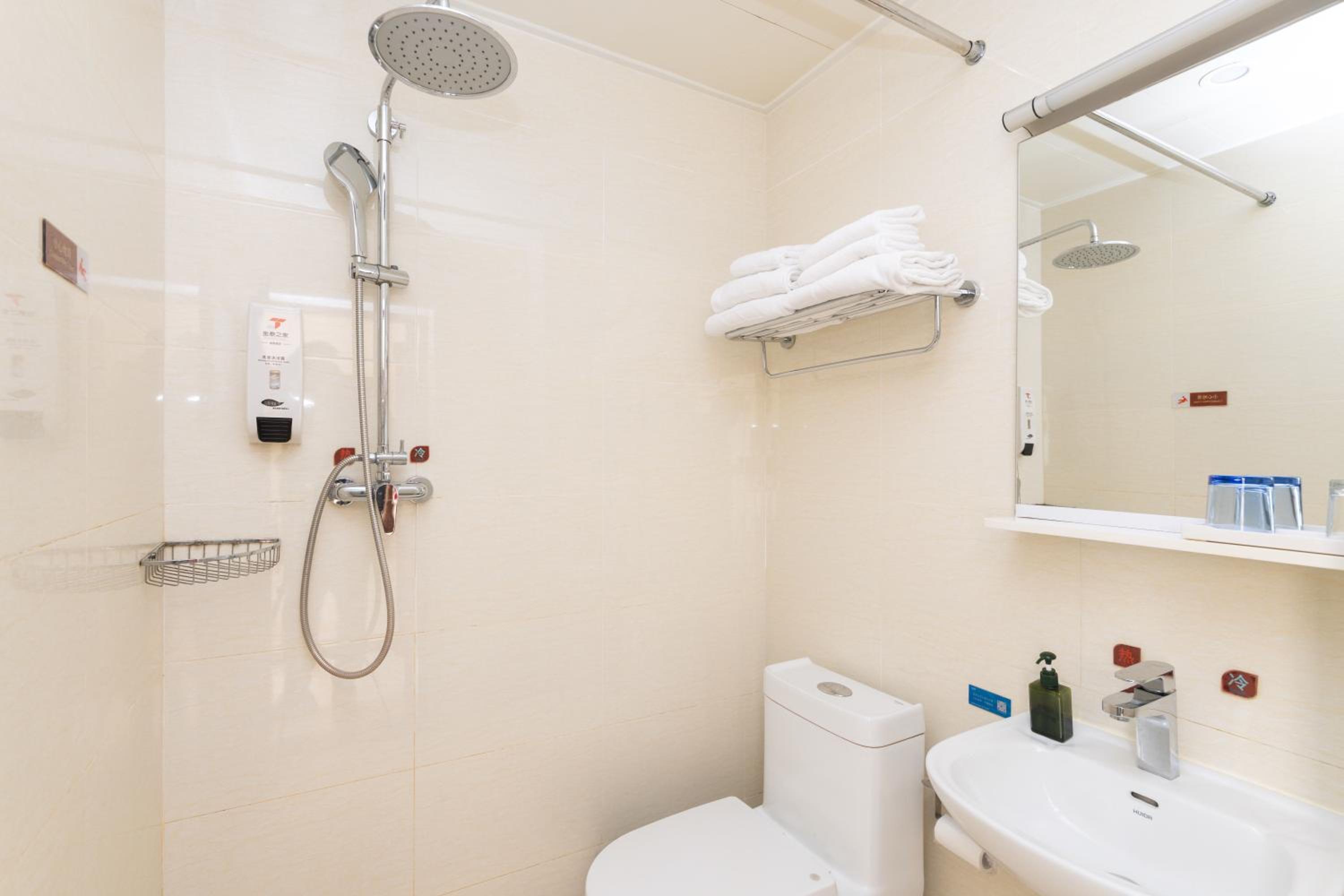 Golden Inns Chain Hotel Beijing JianGuomen