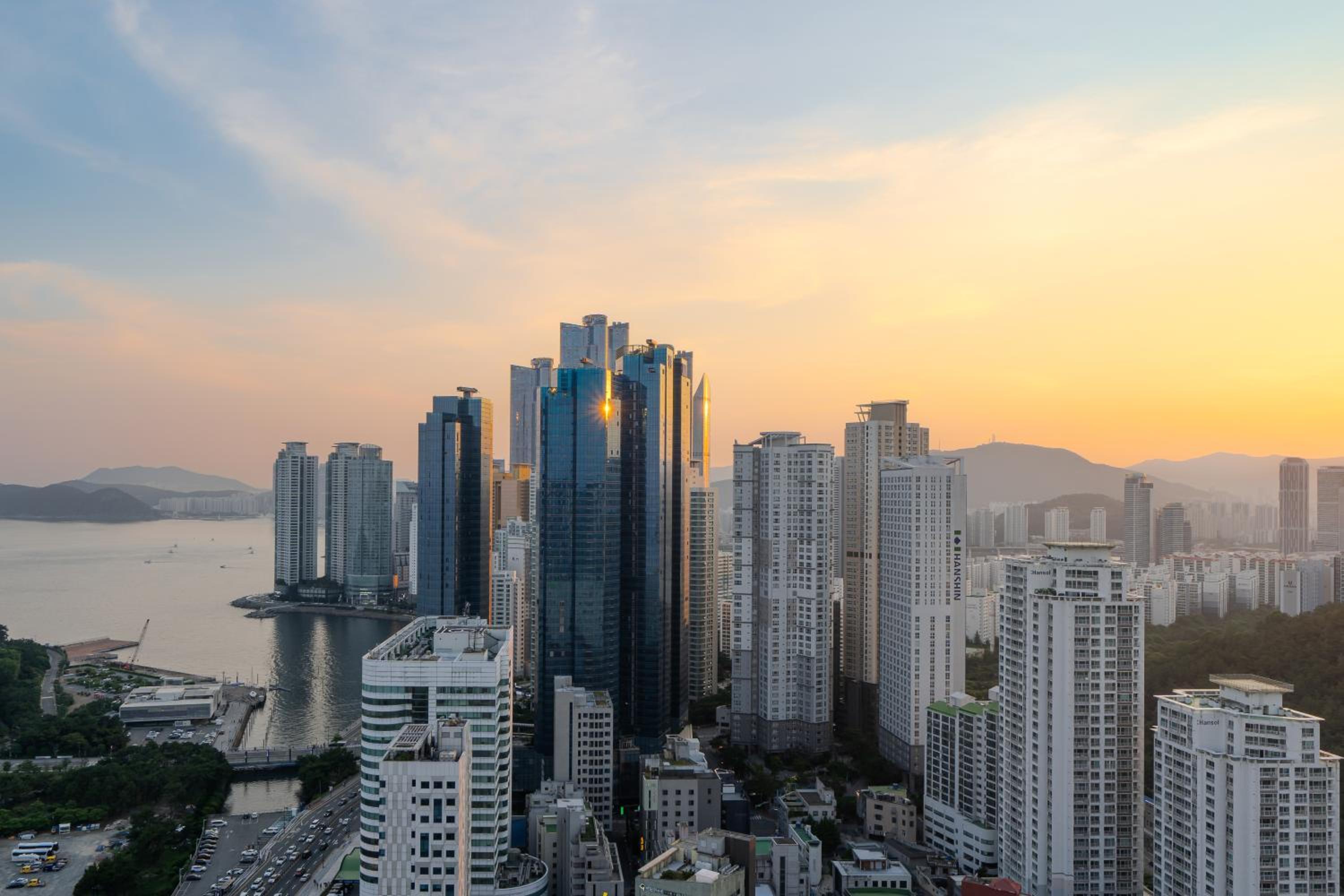 Le Collective Haeundae Paragraf