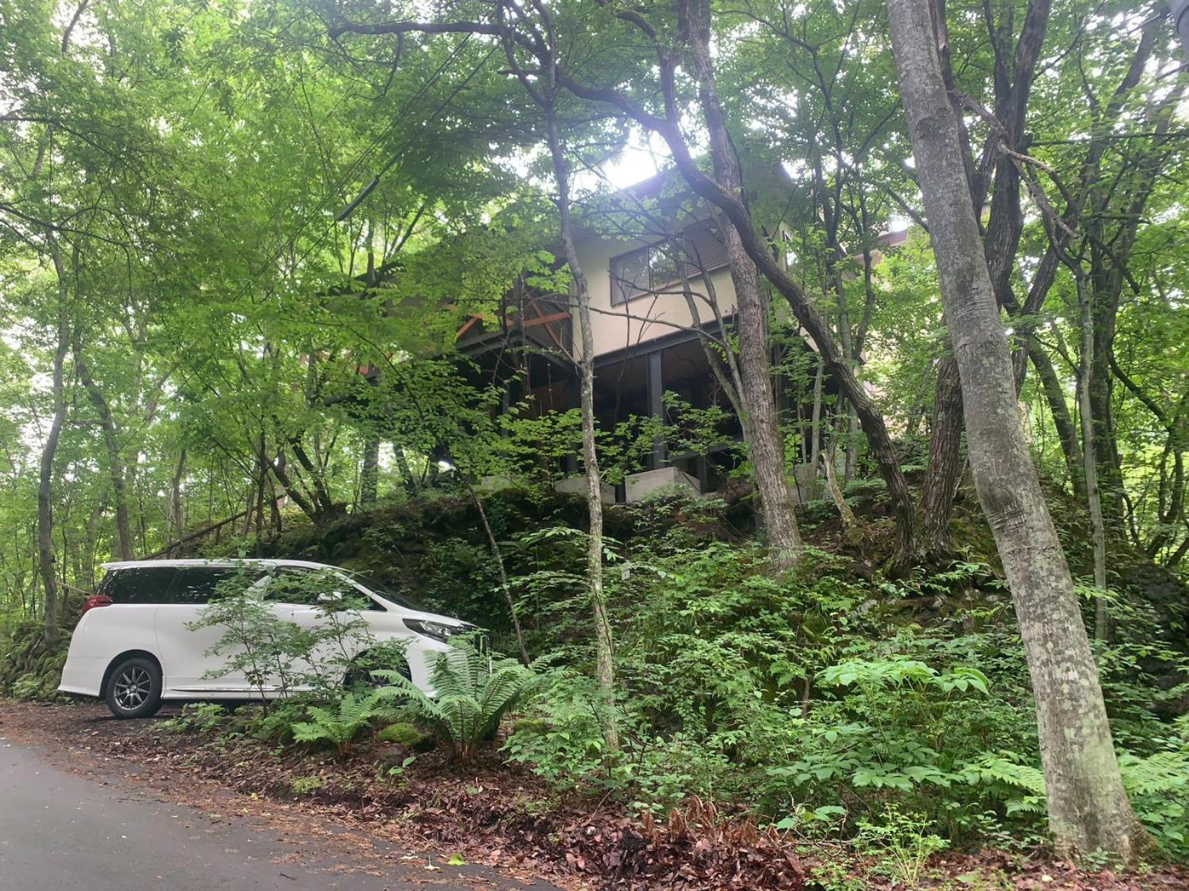 JoYSOUNDカラオケBBQや麻雀セット完備断崖の上に建てられた大型貸別荘