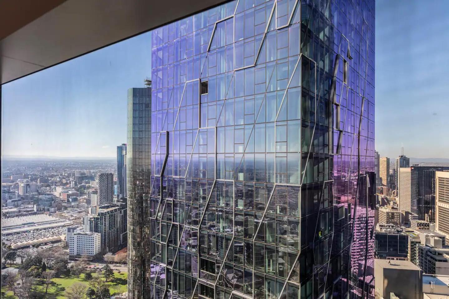 Vibrant & Lively Condo with Stunning City Views