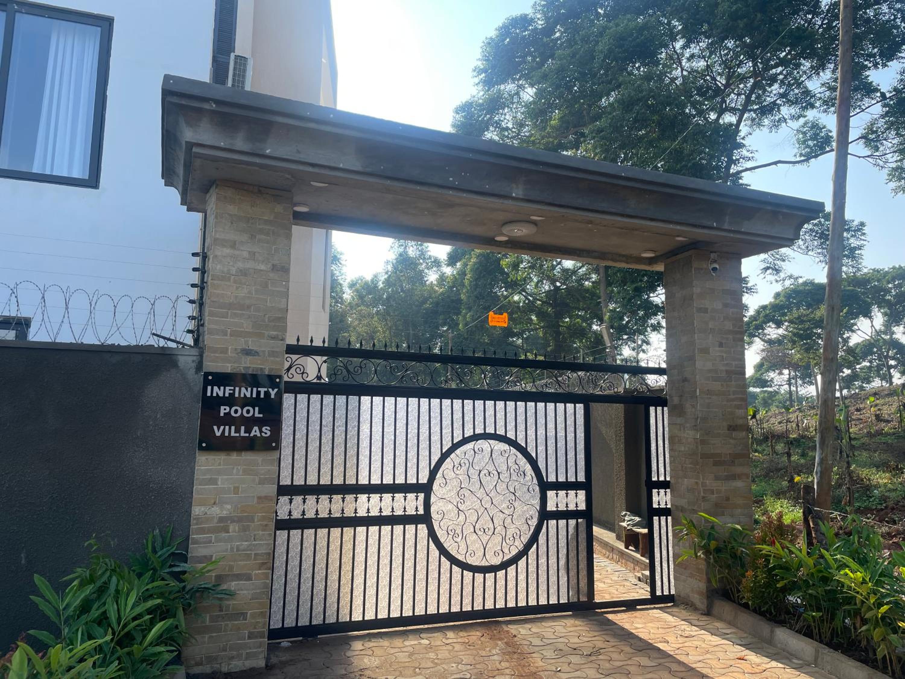Infinity Pool Villas , Entebbe airport shuttle free parking private pool wifi 24 hr security
