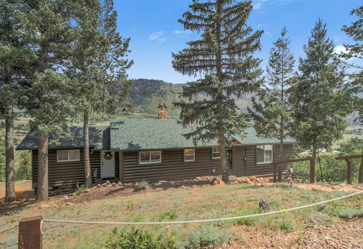 3BD Cowboy Cabin Pikes Peak Mountain Log Cabin view 4