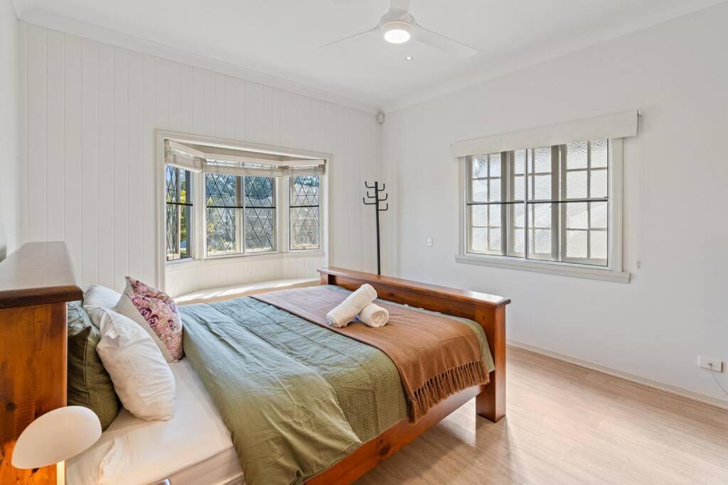 Artistic Queenslander with Park Views - 5 Bedroom - Sleep 10