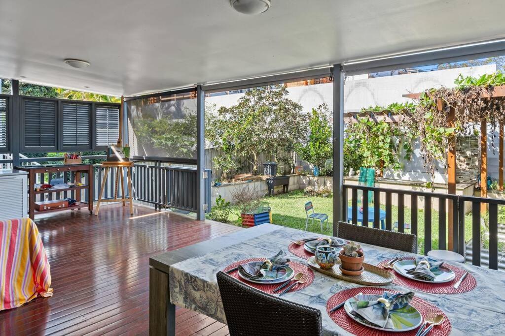 Artistic Queenslander with Park Views - 5 Bedroom - Sleep 10