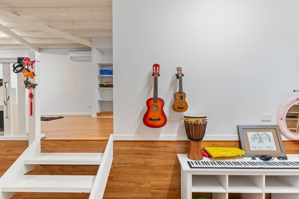Artistic Queenslander with Park Views - 5 Bedroom - Sleep 10