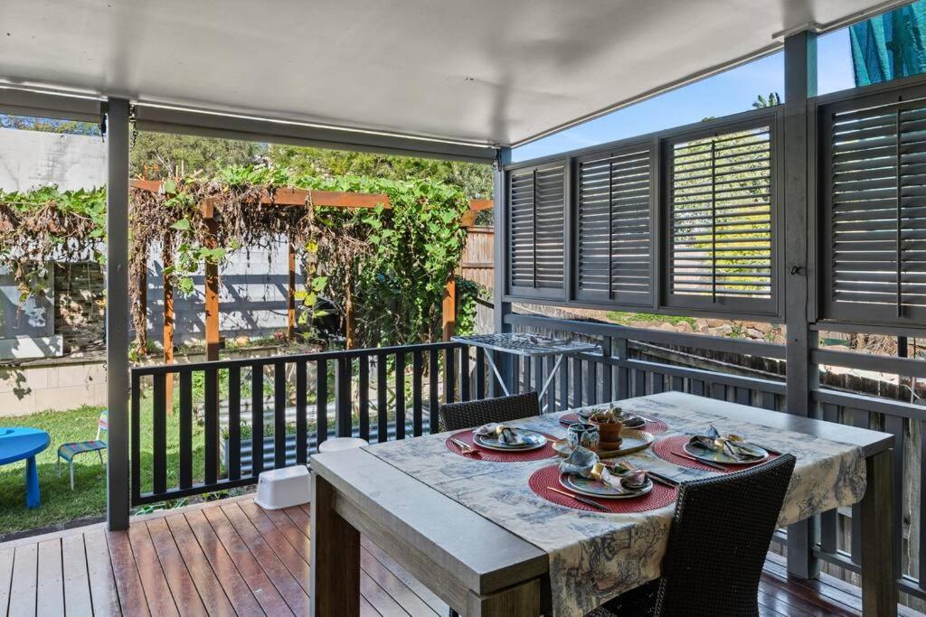 Artistic Queenslander with Park Views - 5 Bedroom - Sleep 10