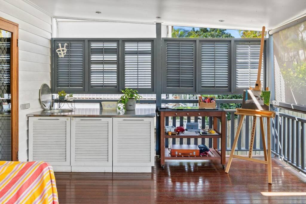 Artistic Queenslander with Park Views - 5 Bedroom - Sleep 10