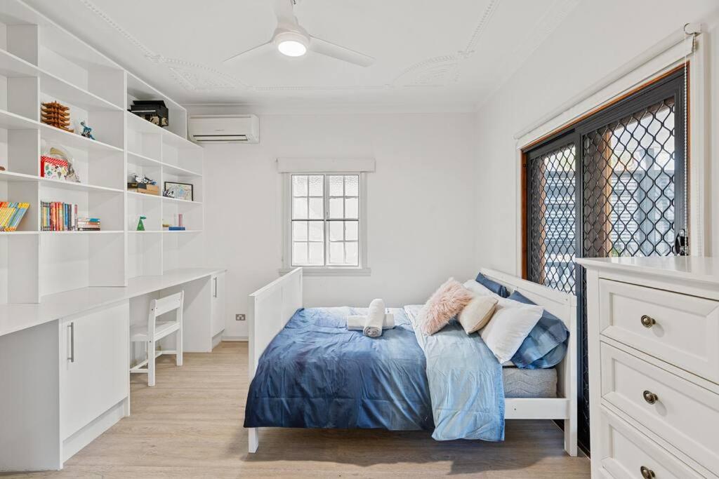 Artistic Queenslander with Park Views - 5 Bedroom - Sleep 10