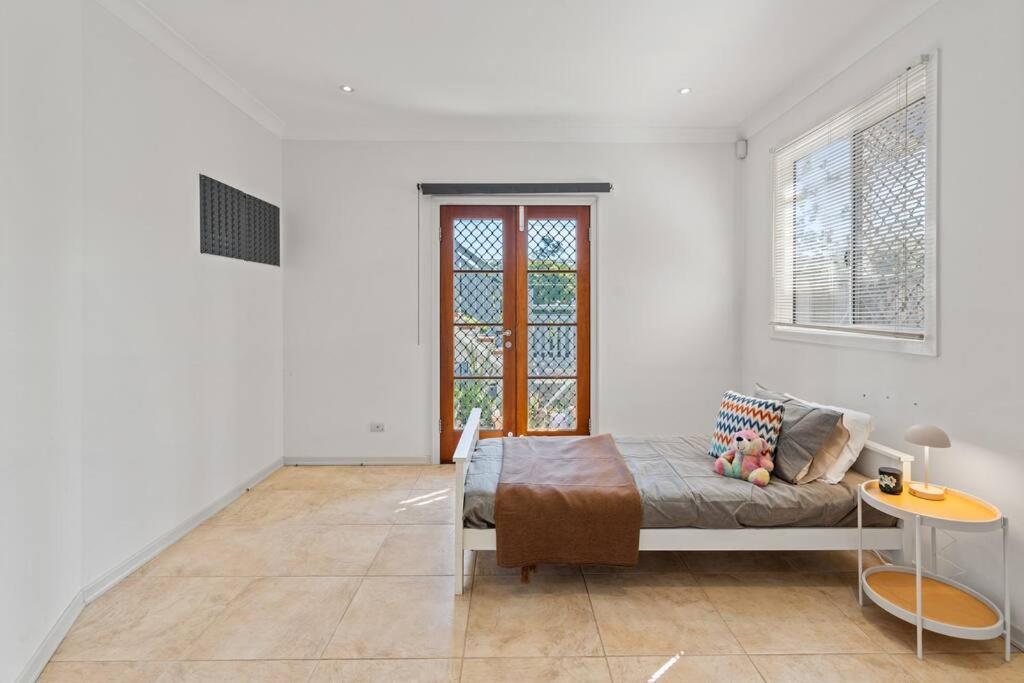 Artistic Queenslander with Park Views - 5 Bedroom - Sleep 10