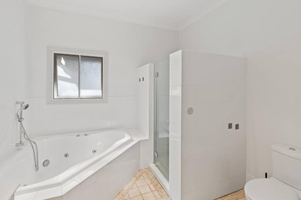 Artistic Queenslander with Park Views - 5 Bedroom - Sleep 10