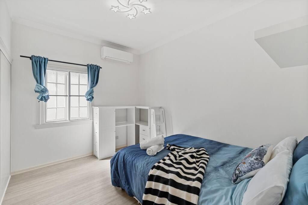 Artistic Queenslander with Park Views - 5 Bedroom - Sleep 10